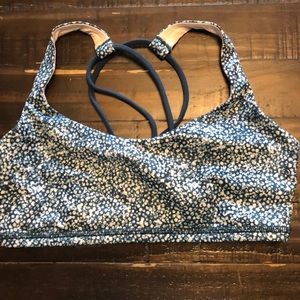 Lululemon sports bra